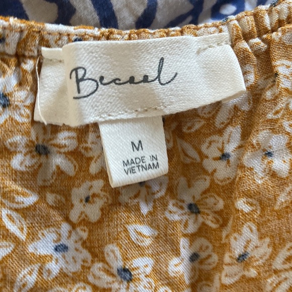 Becaal Daisy Floral Ruffled Off-Shoulder Top | Size Medium - Picture 5 of 5